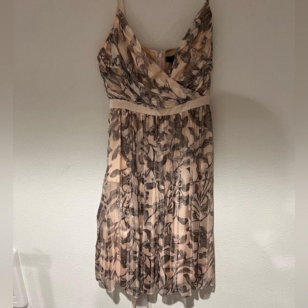 Stunning flowy chiffon midi dress